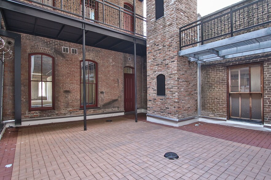 More Photos Of 910 Prairie St, Houston Office Residential For Lease