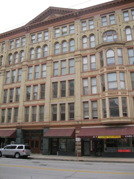 More Photos Of 117-137 E Wells St, Milwaukee Apartments For Lease
