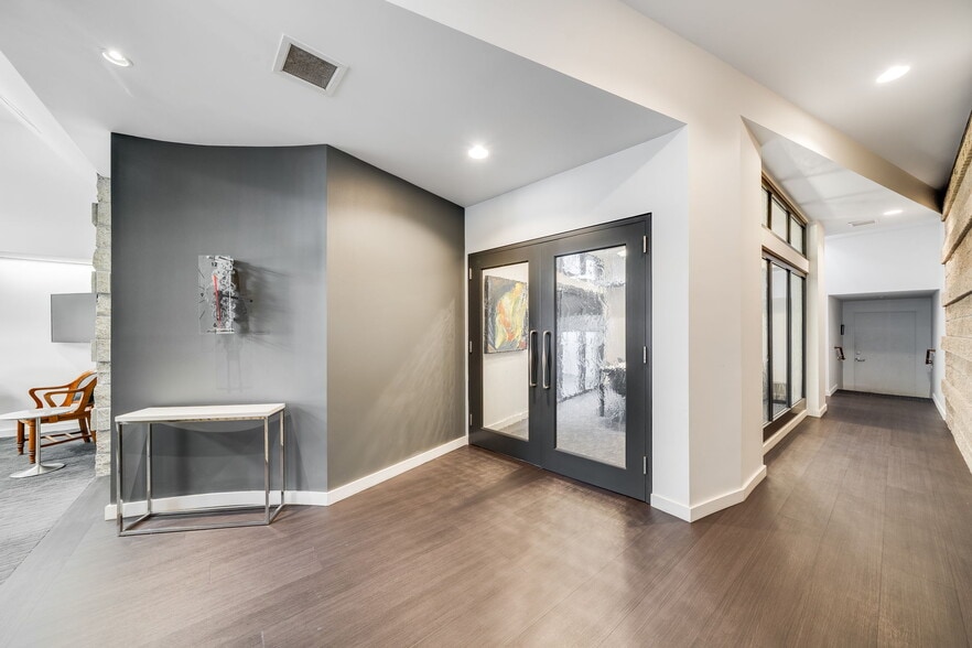 More Photos Of 385 2nd St, Laguna Beach Loft Creative Space For Sale