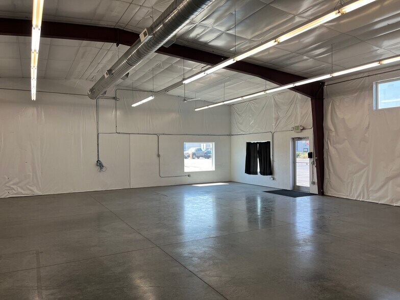 More Photos Of 1893 Airport Way, Richland Distribution For Lease