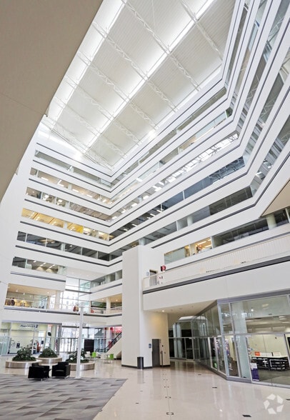 More Photos Of 400 Locust St, Des Moines Office For Lease