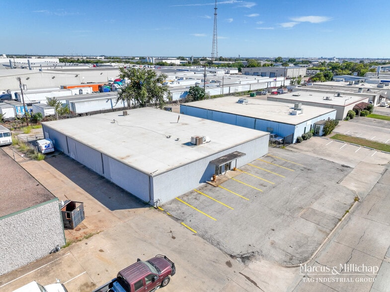 More Photos Of 614 Easy St, Garland Warehouse For Sale