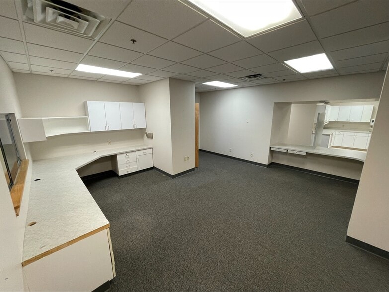 More Photos Of 230-270 E Day Rd, Mishawaka Medical For Lease