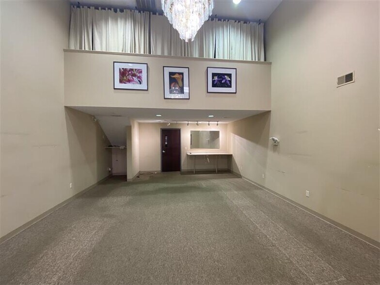 More Photos Of 505 E Ireland Rd, South Bend Office For Lease