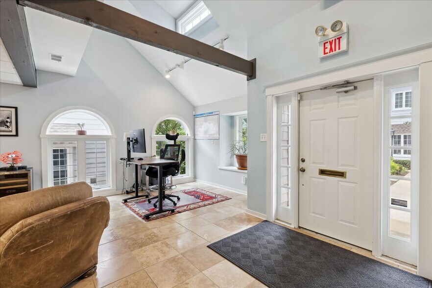 More Photos Of 10 Mystic Ln, Malvern Loft Creative Space For Sale