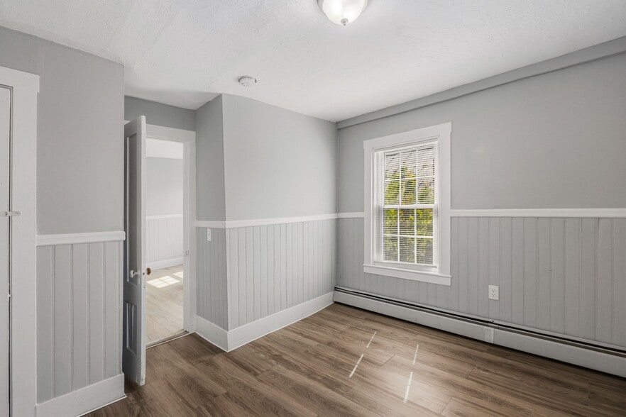 More Photos Of 9 Central St, Newmarket Apartments For Sale