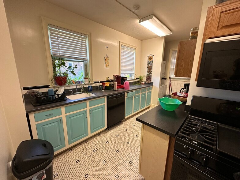 More Photos Of 1205 E Market St, York Office For Sale