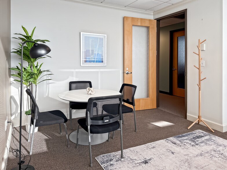 More Photos Of 1990 Main St, Sarasota Coworking Space