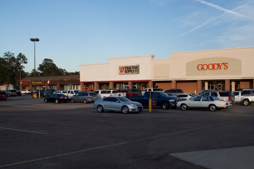 More Photos Of 12112-12130 Old 63 S, Lucedale General Retail For Lease