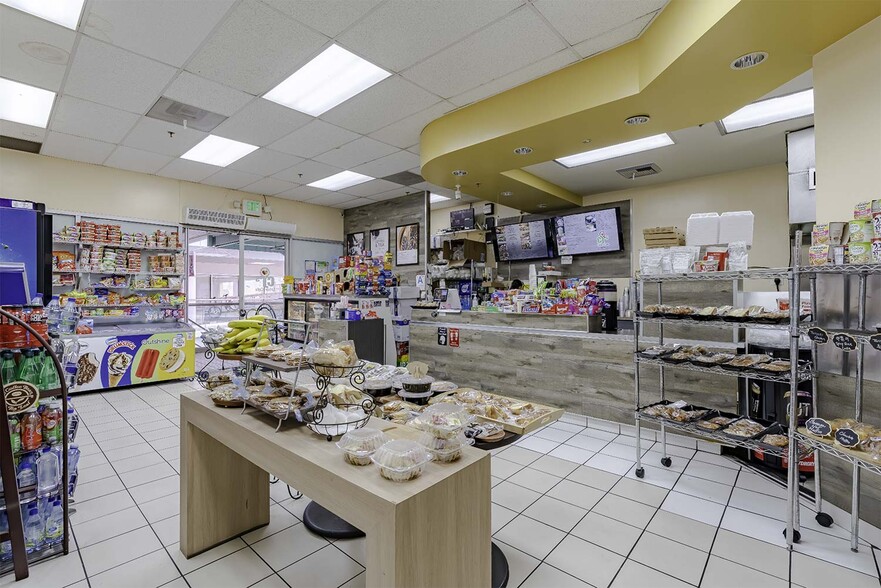 More Photos Of 1015 Crocker St, Los Angeles Storefront For Sale