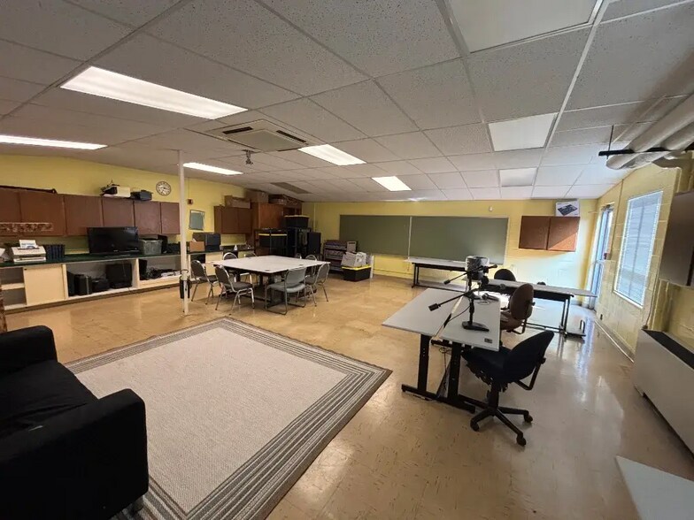 More Photos Of 18606 Stephens Rd, Eastpointe Religious Facility For Lease