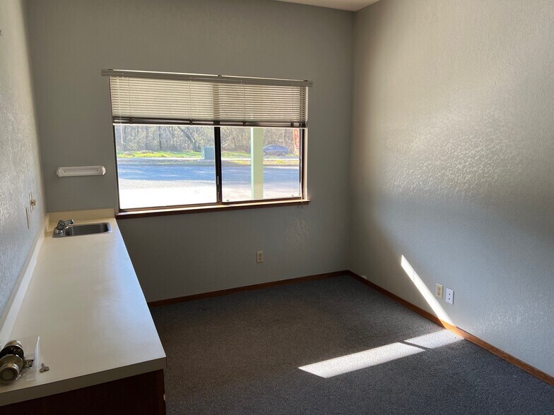 More Photos Of 10618 Combie Rd, Auburn Healthcare For Lease
