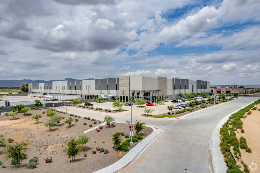 More Photos Of 17017 W Indian School Rd, Goodyear Distribution For Lease