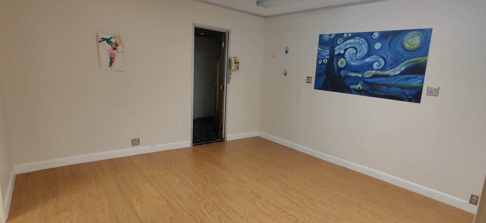 More Photos Of 1605 W Magnolia Blvd, Burbank Freestanding For Sale