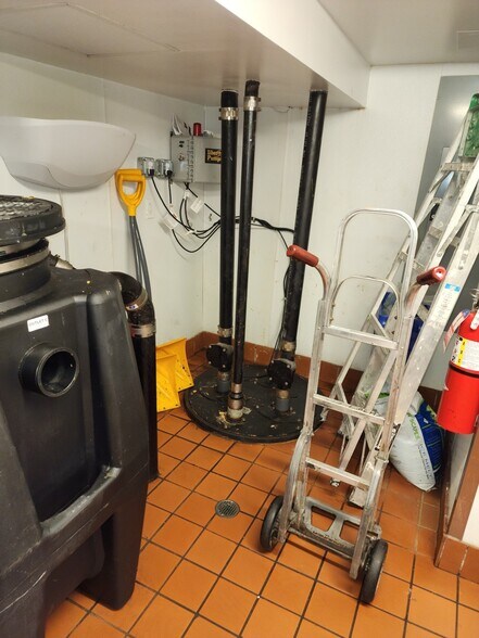 More Photos Of 165-02-165-04 Jamaica Ave, Jamaica Storefront For Sale