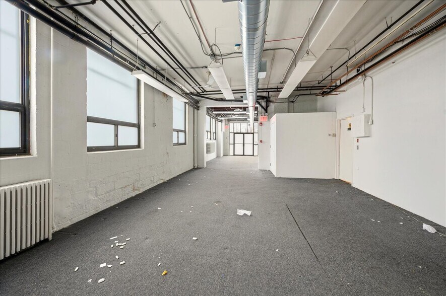More Photos Of 20 North Ave, Larchmont Warehouse For Lease