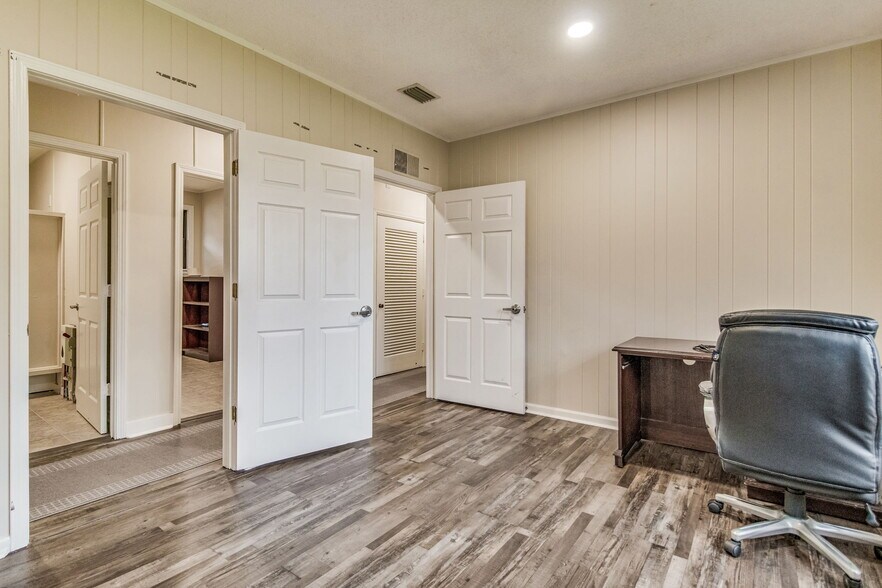 More Photos Of 725 S J St, Pensacola Office Residential For Sale