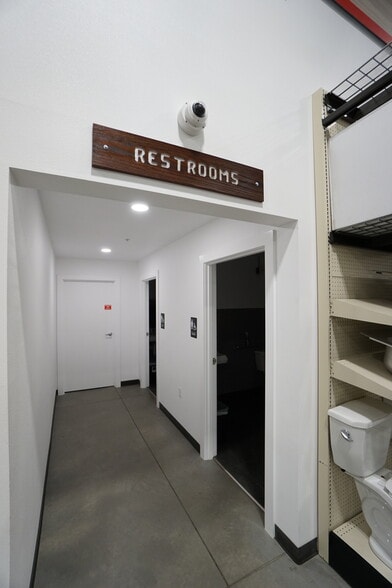 More Photos Of 104 Butterfield Rd, Yakima General Retail For Sale