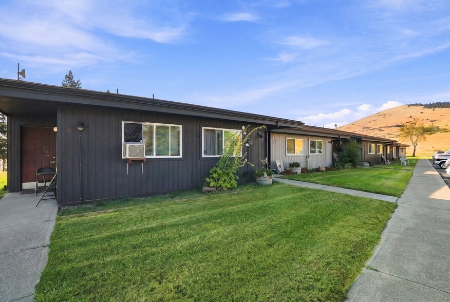 More Photos Of 540 N Madison St, Tekoa Apartments For Sale
