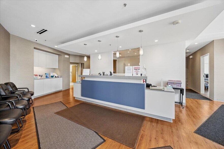 More Photos Of 10439 W Cermak Rd, Westchester Office For Sale