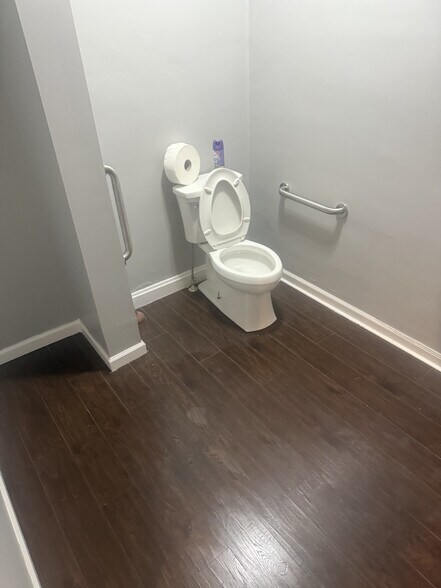 More Photos Of 2637 Sullivant Ave, Columbus Freestanding For Lease