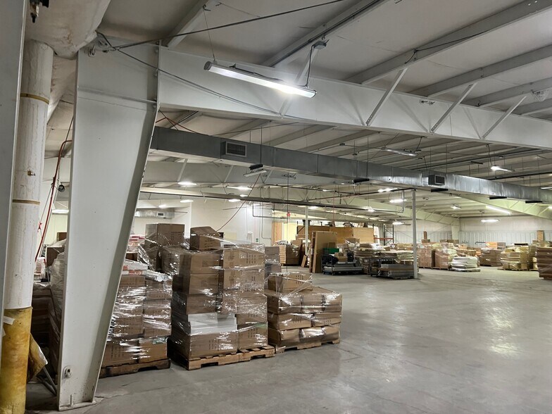 More Photos Of 374 Industrial Park Dr, Boone Showroom For Lease