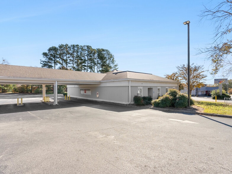 More Photos Of 79 S Main St, Inman Bank For Lease