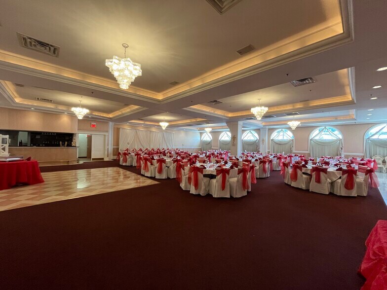 More Photos Of 3237 S Harlem Ave, Berwyn Specialty For Sale