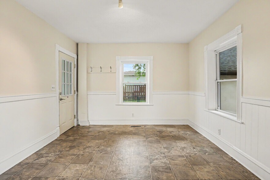 More Photos Of 616 Rideau St, Kemptville Office For Sale