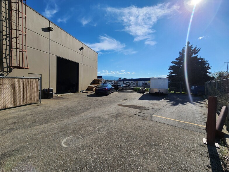 More Photos Of 2714 Highway 97 N, Kelowna Industrial For Lease