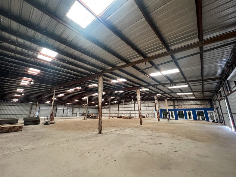 More Photos Of 7240 E IH-10, San Antonio Warehouse For Sale