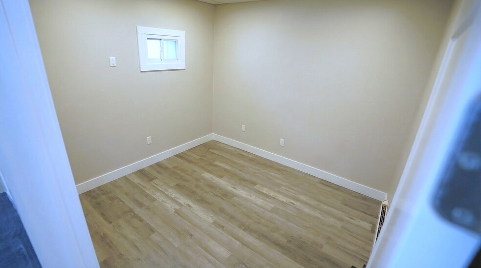 More Photos Of 39 Shade St, Cambridge General Retail For Lease