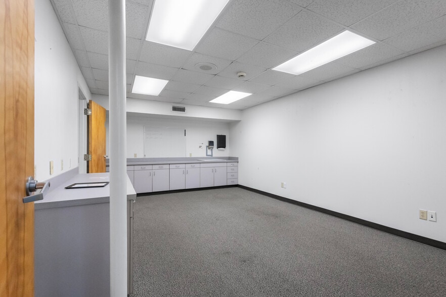 More Photos Of 421 S Beckham Ave, Tyler Medical For Lease