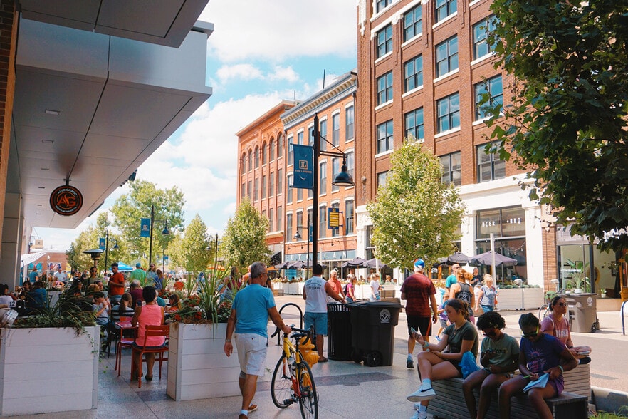 More Photos Of 126 W Columbia St, Fort Wayne Office For Sale