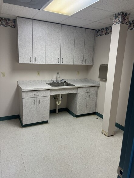 More Photos Of 289 SW Range St, Madison Medical For Lease