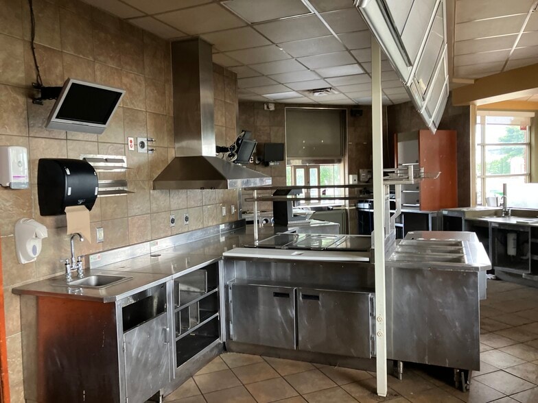 More Photos Of 772 W Bay St, East Tawas Restaurant For Sale