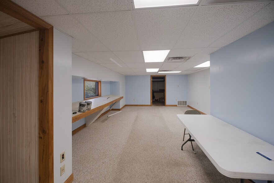 More Photos Of 5237 Commerce Cir, Indianapolis Warehouse For Sale