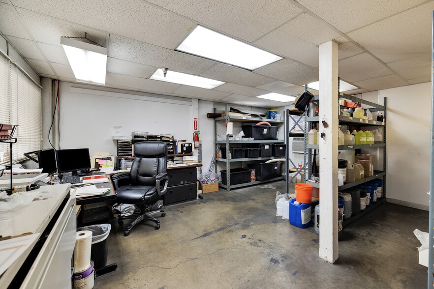 More Photos Of 1845 S Lewis St, Anaheim Manufacturing For Sale