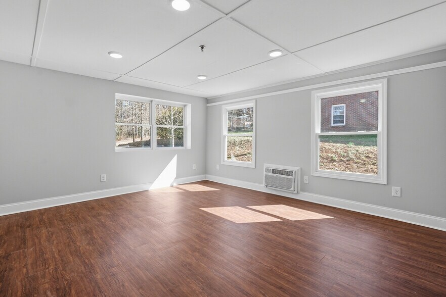 More Photos Of 2239 Scenic Dr, Snellville Office For Sale