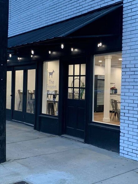 More Photos Of 211 7th St N, Clanton General Retail For Sale