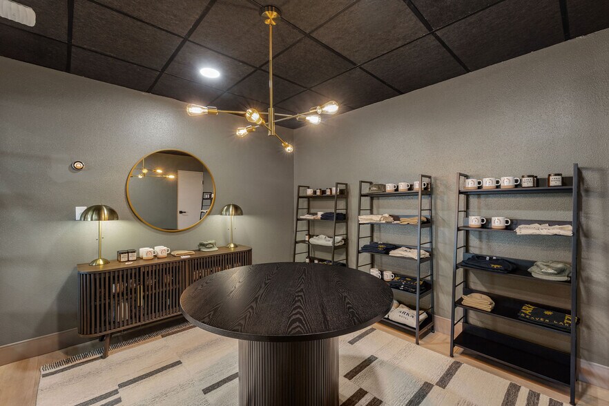 More Photos Of 14733 Dutchmans Dr, Rogers Hotel For Sale