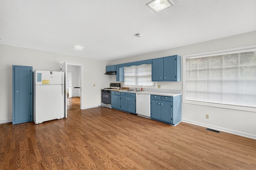 More Photos Of 117 E Salisbury St, Pittsboro Office For Sale