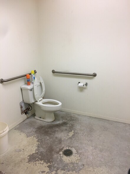 More Photos Of 427 S Glenwood Blvd, Tyler Warehouse For Sale