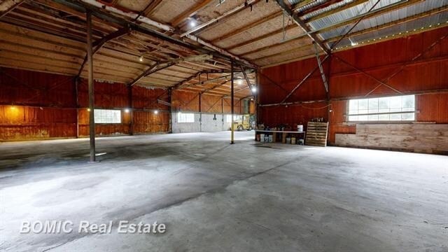 More Photos Of 9010 Dixie Hwy, Birch Run Warehouse For Lease