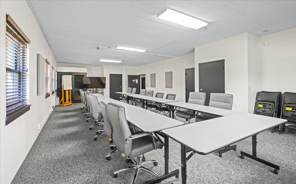 More Photos Of 2406 Fowler Ave, Omaha Office For Sale