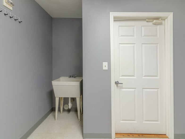 More Photos Of 13 W Washington St, Greenville Storefront Retail Office For Lease