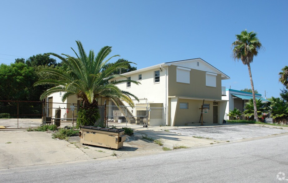 More Photos Of 2254 16th Ave N, Saint Petersburg Mixed Retail For Sale