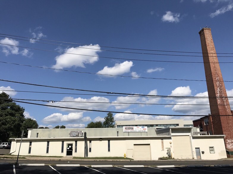 More Photos Of 2 Wilton Ave, Norwalk Freestanding For Lease