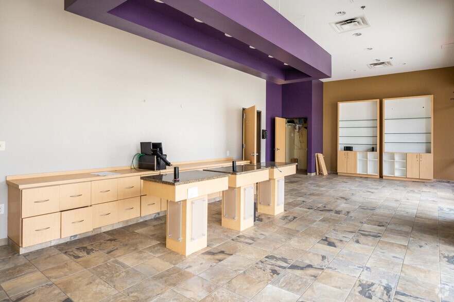 More Photos Of 5000 N Quinlan Park Rd, Austin Unknown For Lease