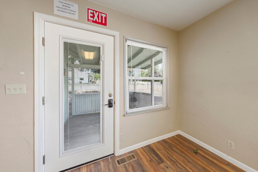 More Photos Of 143 S Main St, Phoenix Office For Sale